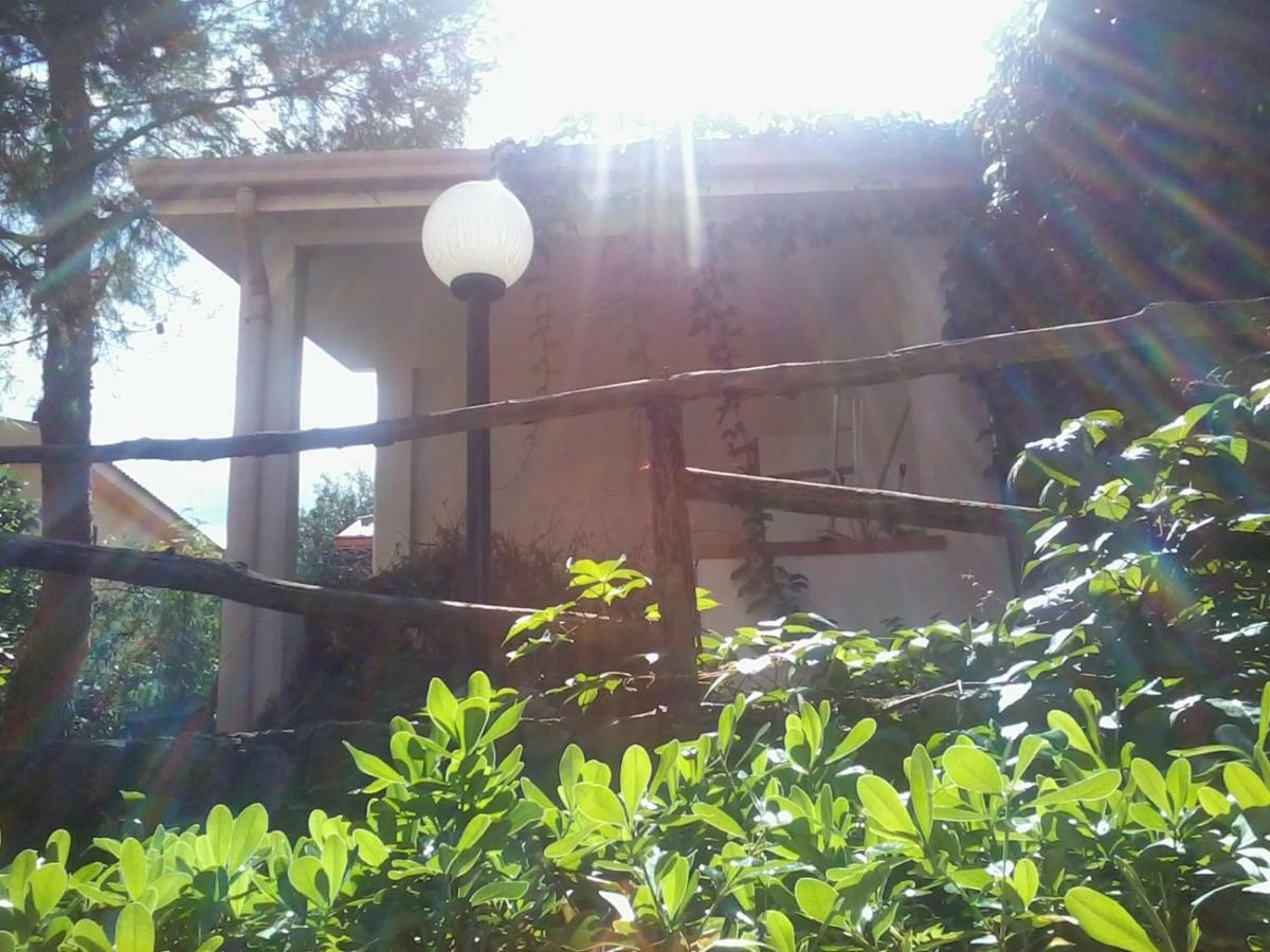 Sperone Hotel Mandra Capreria Buitenkant foto