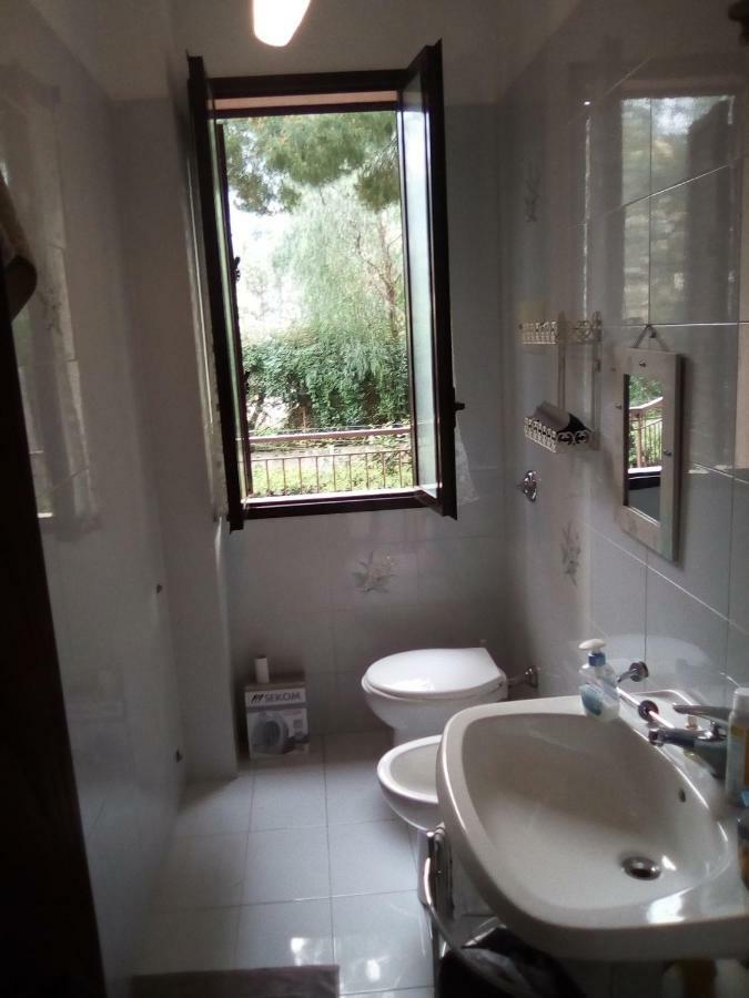 Sperone Hotel Mandra Capreria Buitenkant foto