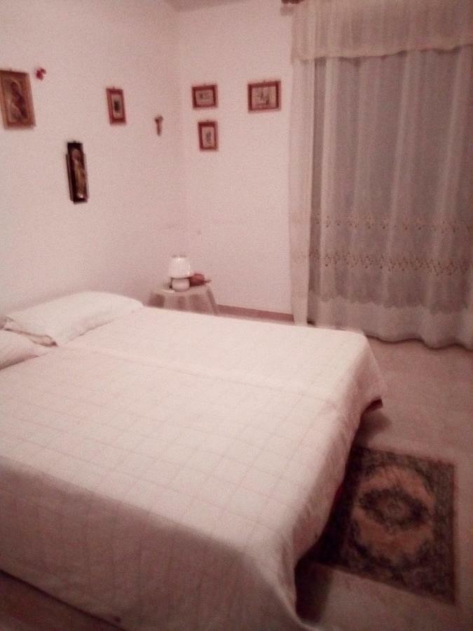 Sperone Hotel Mandra Capreria Buitenkant foto